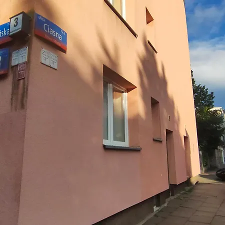 Franciszkanska 3 *
